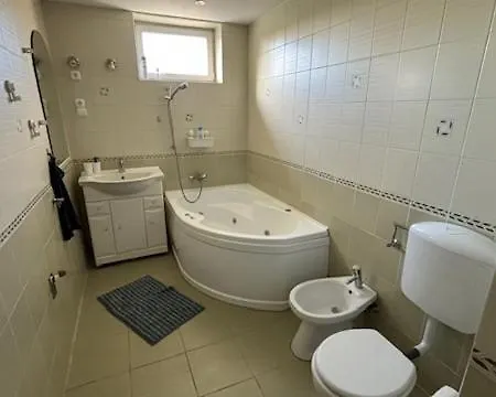 Jana Apartamento Tofalu